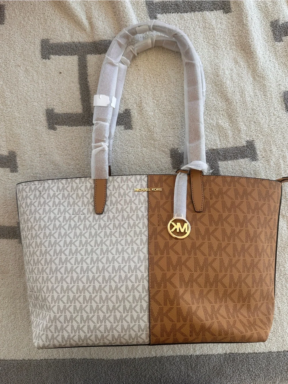 Michael Kors Two-Tone MK Signature Tote - Cognac & Vanilla Jet Set tote - Picture 2 of 14